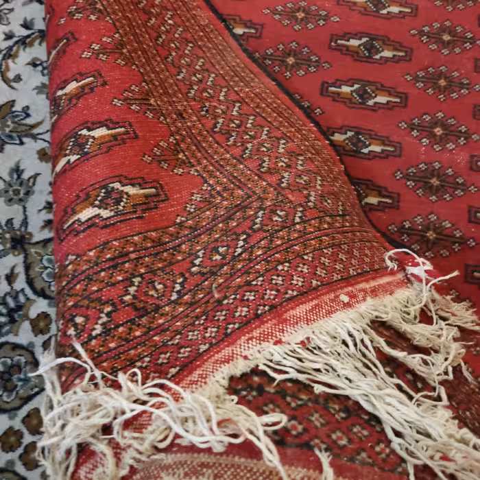 قالیچه دستباف ترکمنی قدیمی و کاملاسالم حداقل برای پنجاه شصت سال قبل ولی کاملاً سلامت 
