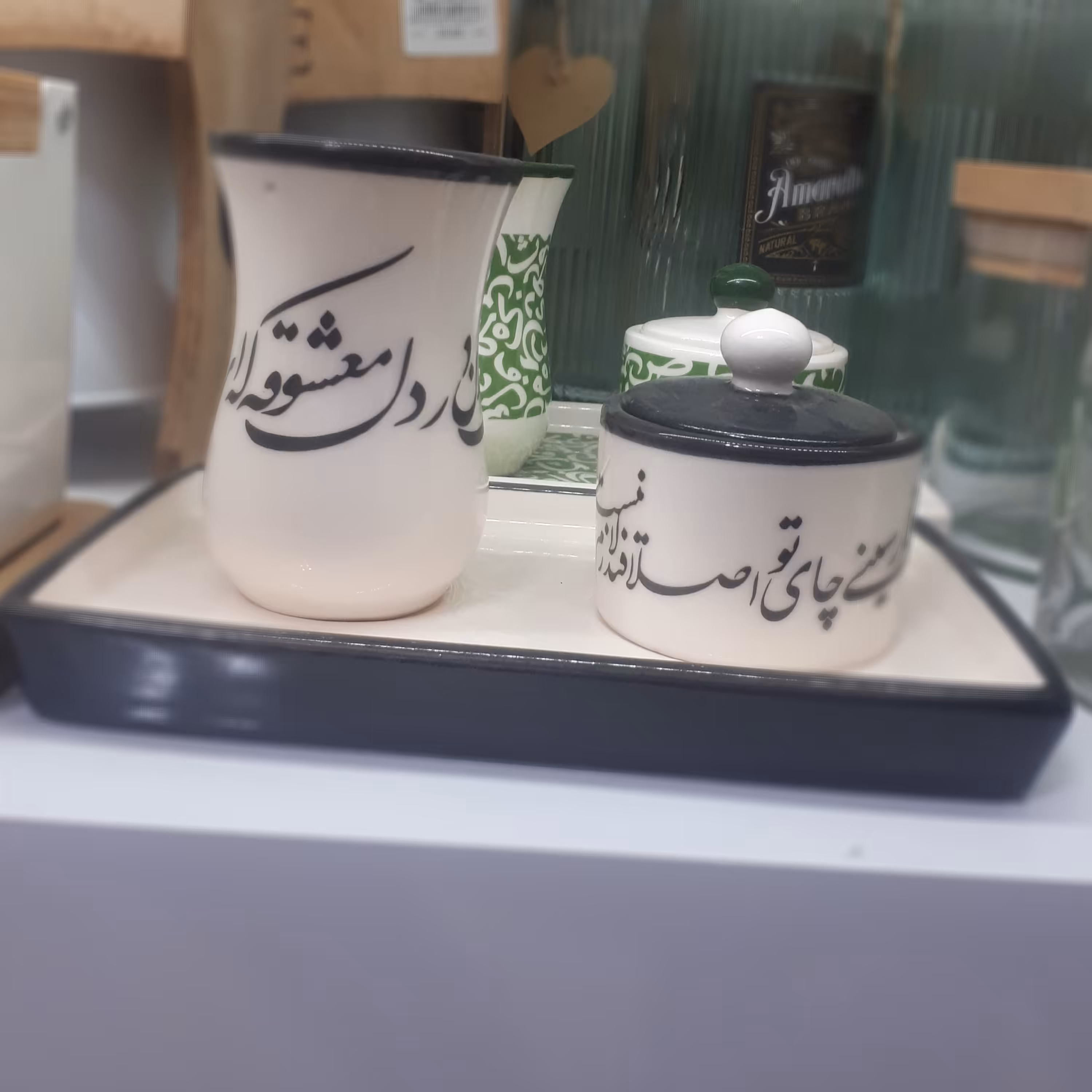 فنجان  قند پهلو اشعار  کلمات و گل سرخ  