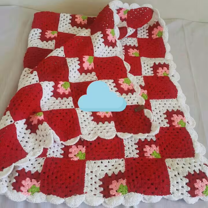 پتو بچگانه رنگ زمینه قرمز و سفید به صورت موتیفی طرح کج راه