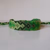 دستبند دوستی دستبافت طرح تیارا تم تابستانی (بدون گیس اضافه) محصول کاملا دستساز تیم گوزن آبی