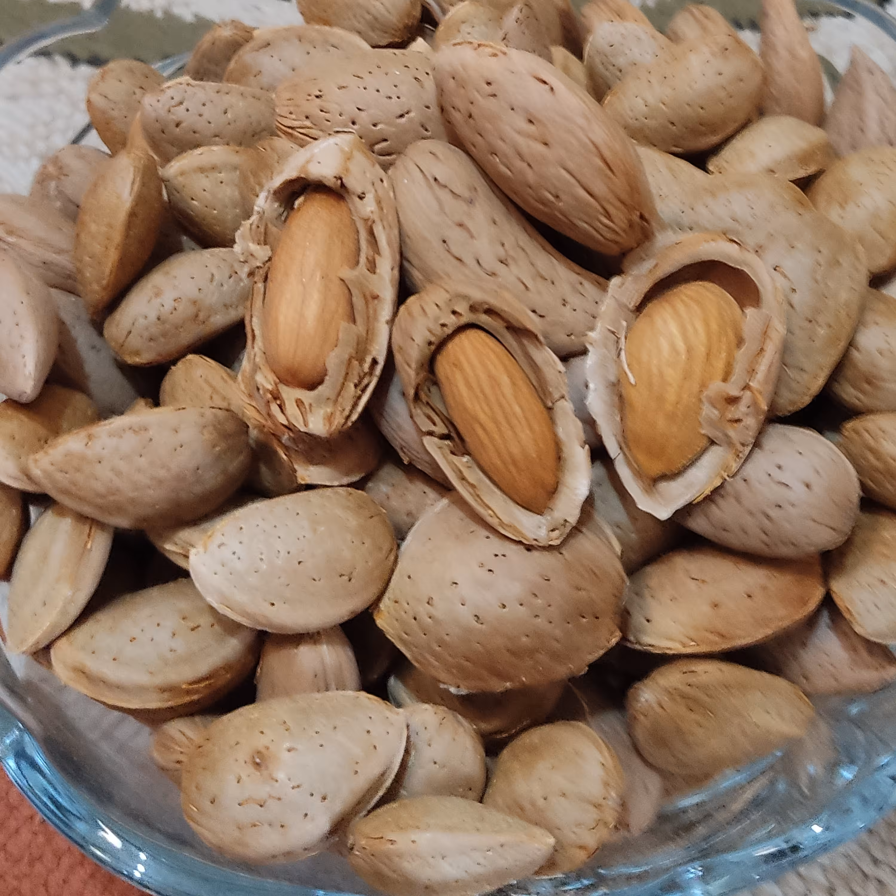 بادام درختی کاغذی 1000گرم ممتاز همدان