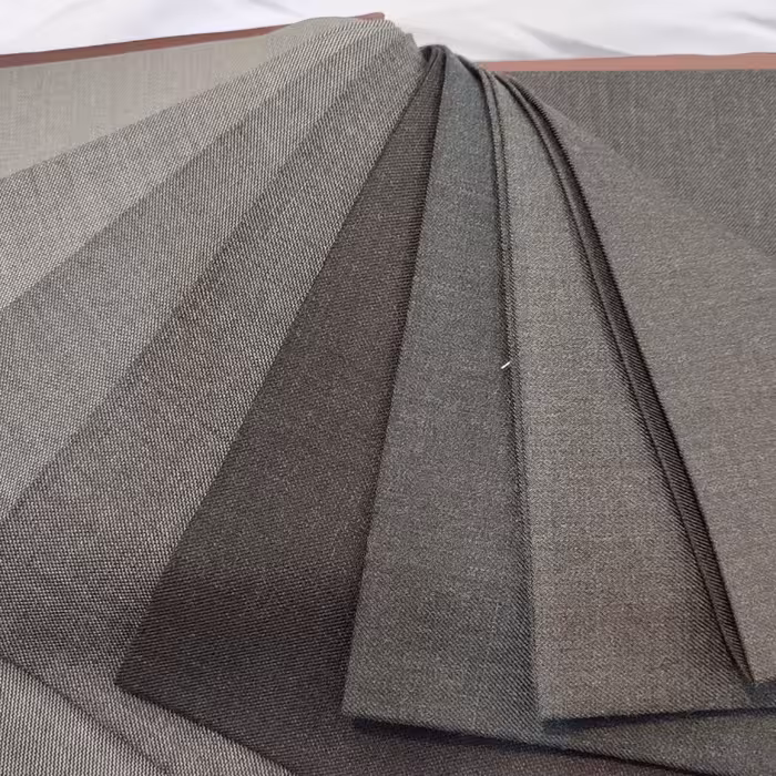 پارچه فاستونی فیلافیل مطهری و جامعه 20 درصد پشم استرالیا و 80 درصد نخ آلمان و تحت لیسانس کلی سلد اینگلیس 