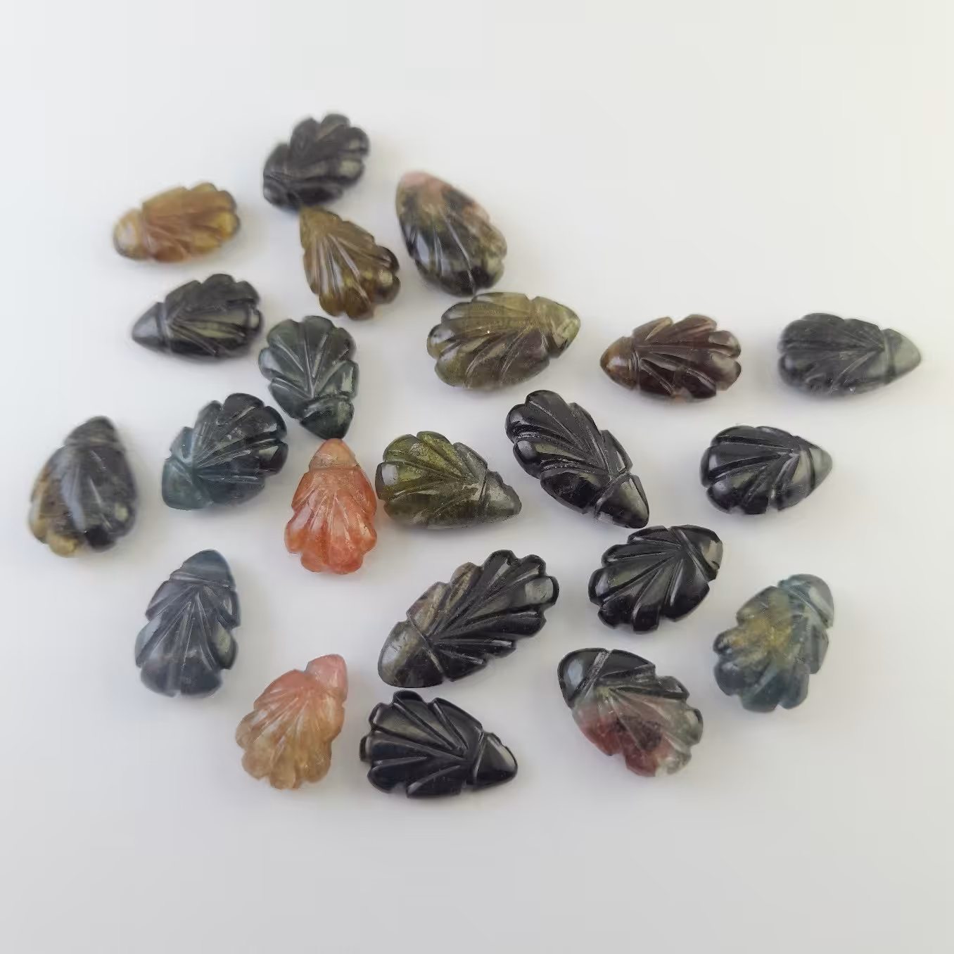 سنگ تورمالین تراش برگ ظریف