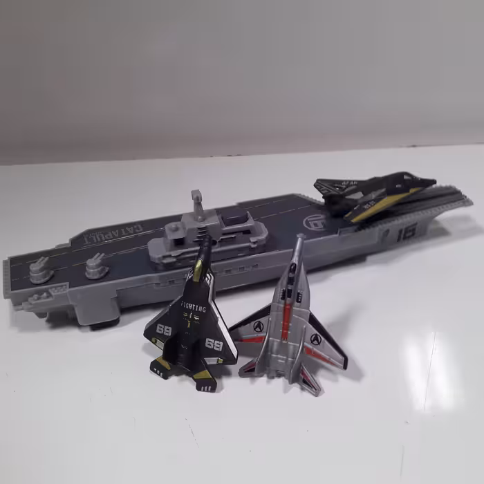 ست ناو و جت نظامی