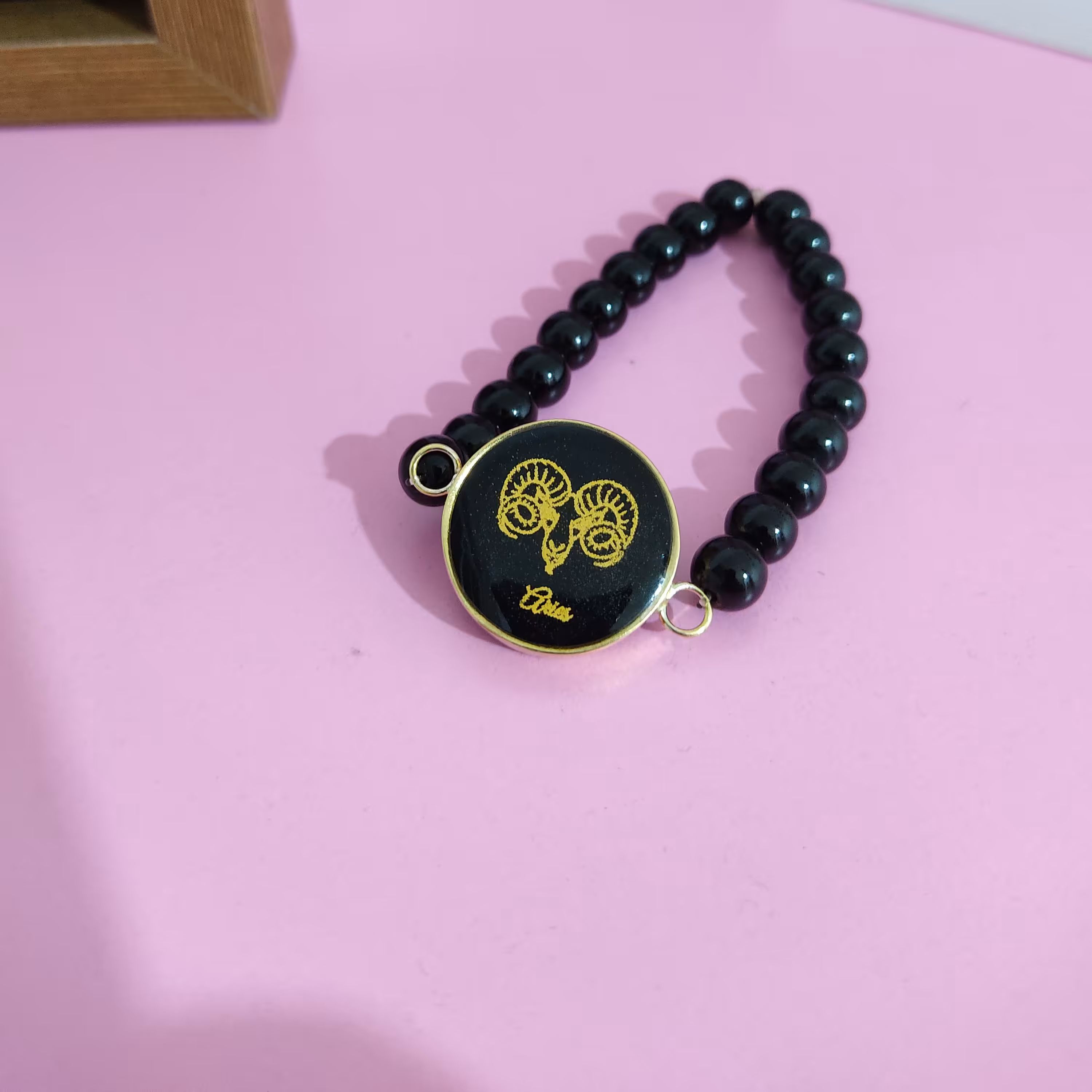 دستبند نماد ماه تولد 