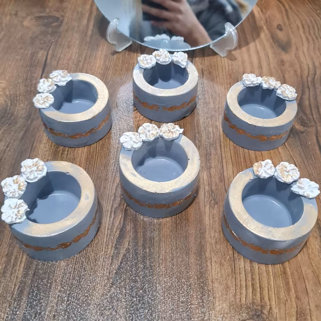 هفت سین سفالی کوچک و جمع و جور  طوسی طلایی گل سفید