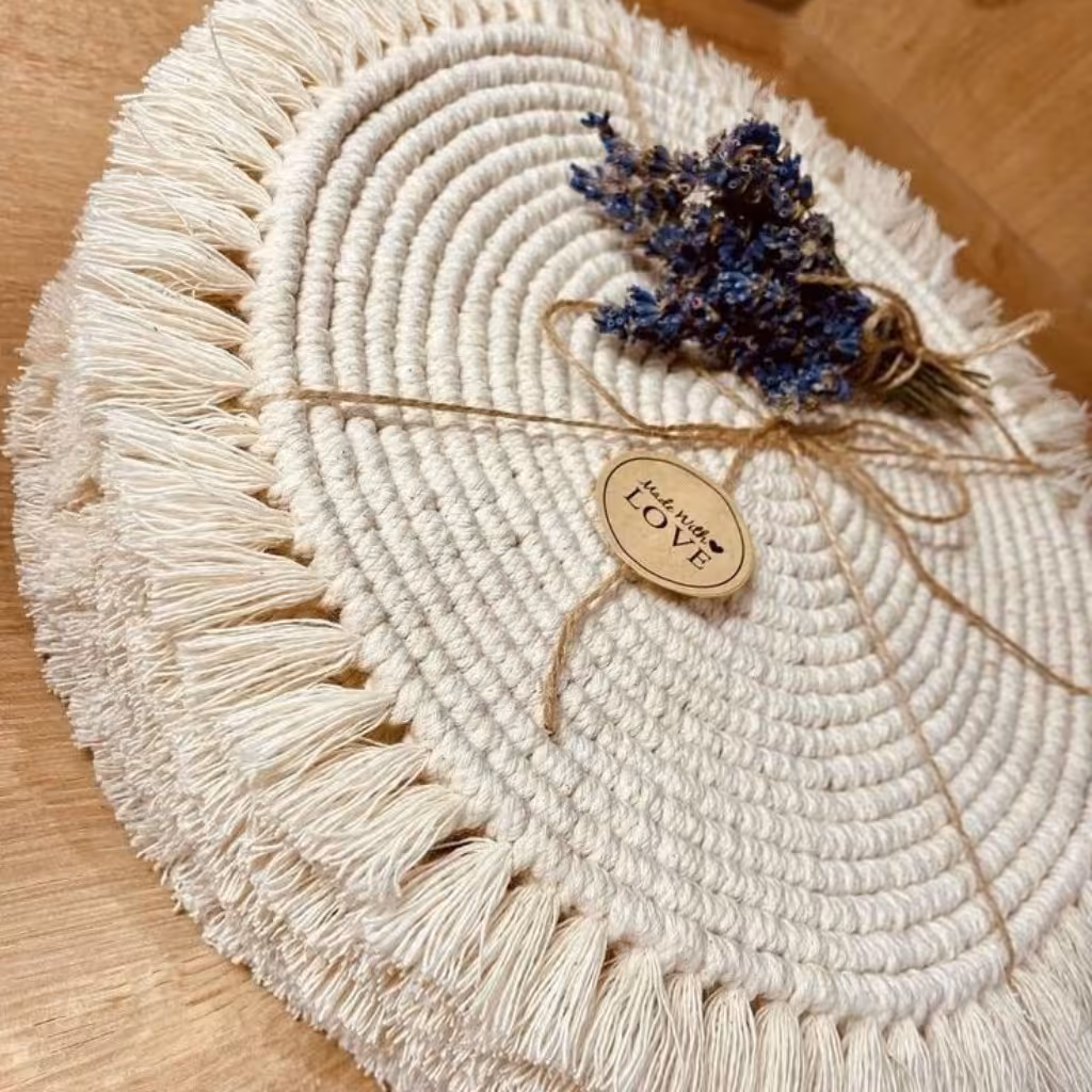 سفارش عمده زیربشقابی با رنگ و طرح دلخواه قابل سفارش .قیمت ها برای تکی هس.قیمت عمده متفاوت هس