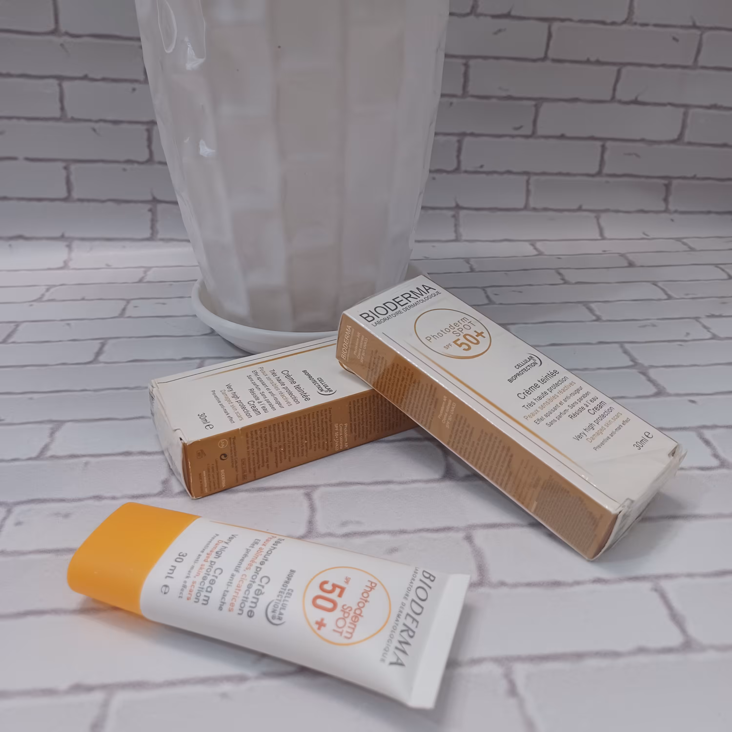 کرم ضد آفتاب بیودرما بی رنگ  