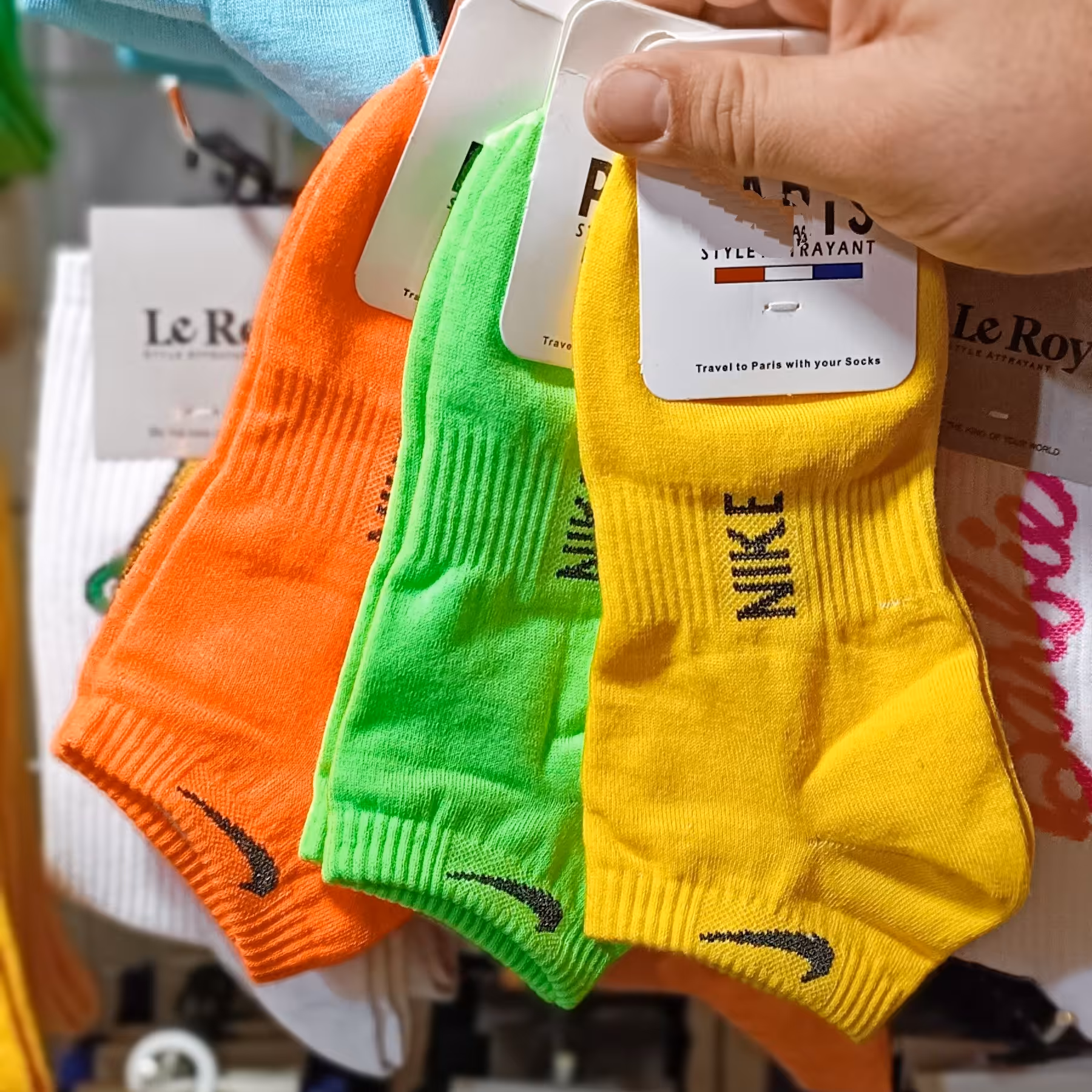 جوراب ورزشی نایک جنس پنبه ضد بو کمر کش، کشبافت رنگ نئونی