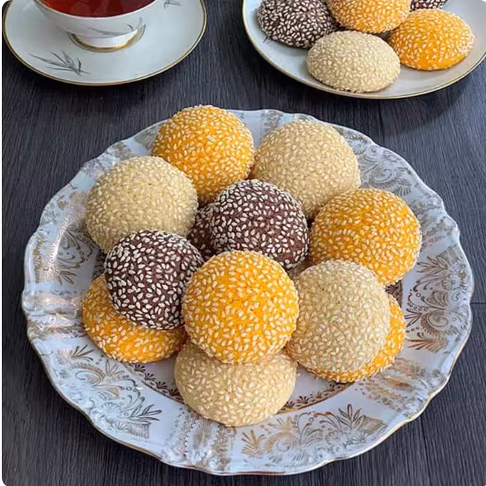 کلوچه کنجدی نیم کیلویی کاملا تازه و خوشمزه 