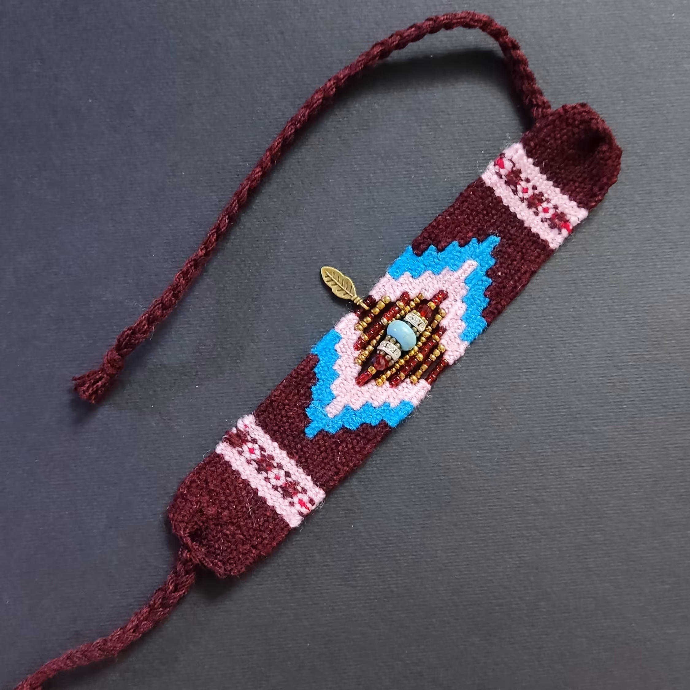 دستبند دوستی . دستبند گلیم بافت . سنتی و خاص .دیزاین مهره 