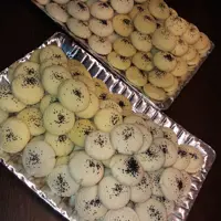 شیرینی برنجی خانگی ساده و زعفرانی ....تهیه شده با ارد برنج ایرانی تازه و مرغوب ....
