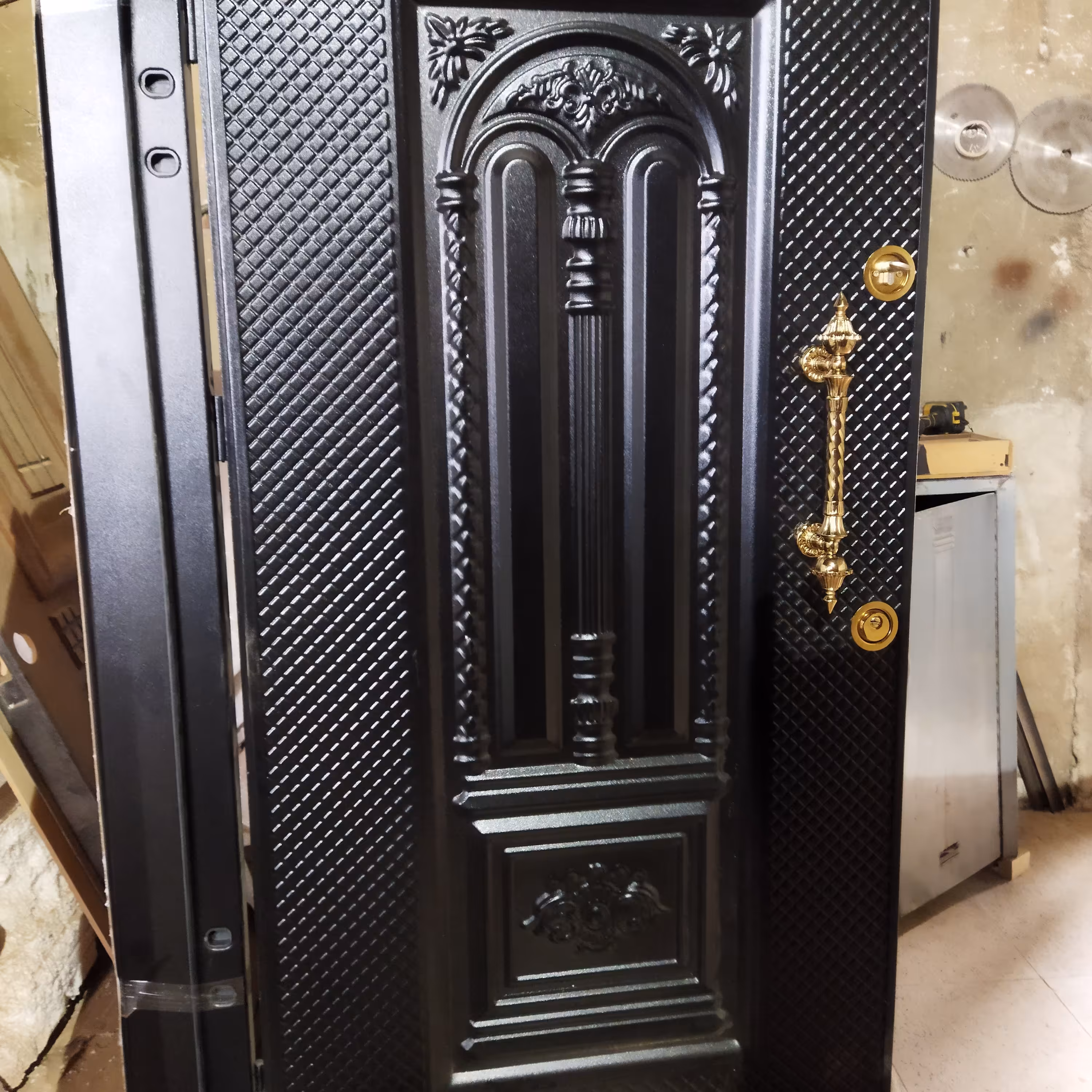 درب ضد سرقت روی فلز( ارسال به صورت پس کرایه میبیاشد)