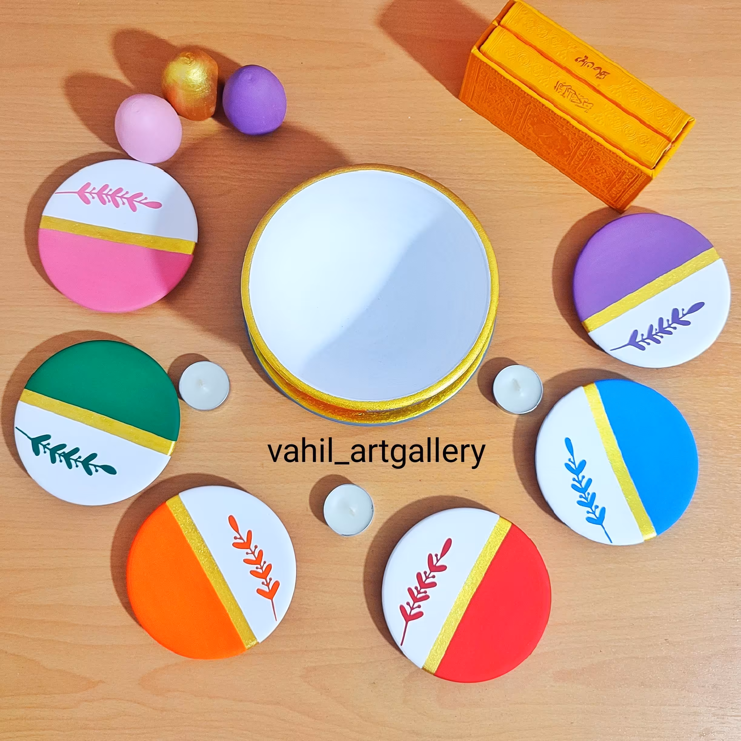 هفت سین 10 تکه رنگی رنگی و شاد دارای ظروف هفت سین و تنگ ماهی و  تخم مرغ 