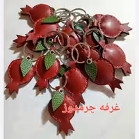 جاکلیدی انار و برگ  چرم طبیعی دست دوز ( هدیه یلدا) جاکلیدی فانتزی جاکلیدی یلدایی