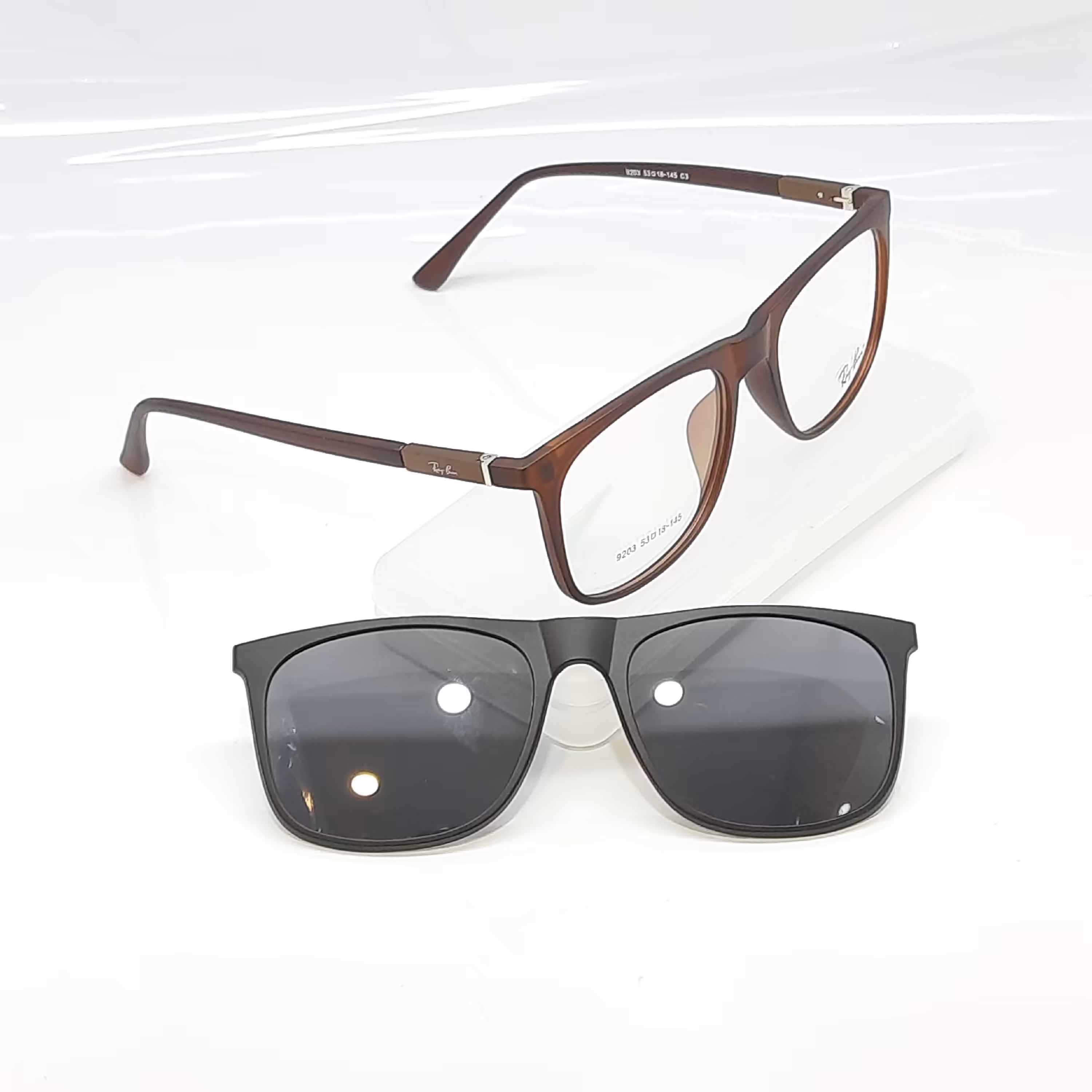 عینک طبی  کاور دار آفتابی برند ریبنRayban جنسیت فریم تمام قاب کائوچو دسته فنری