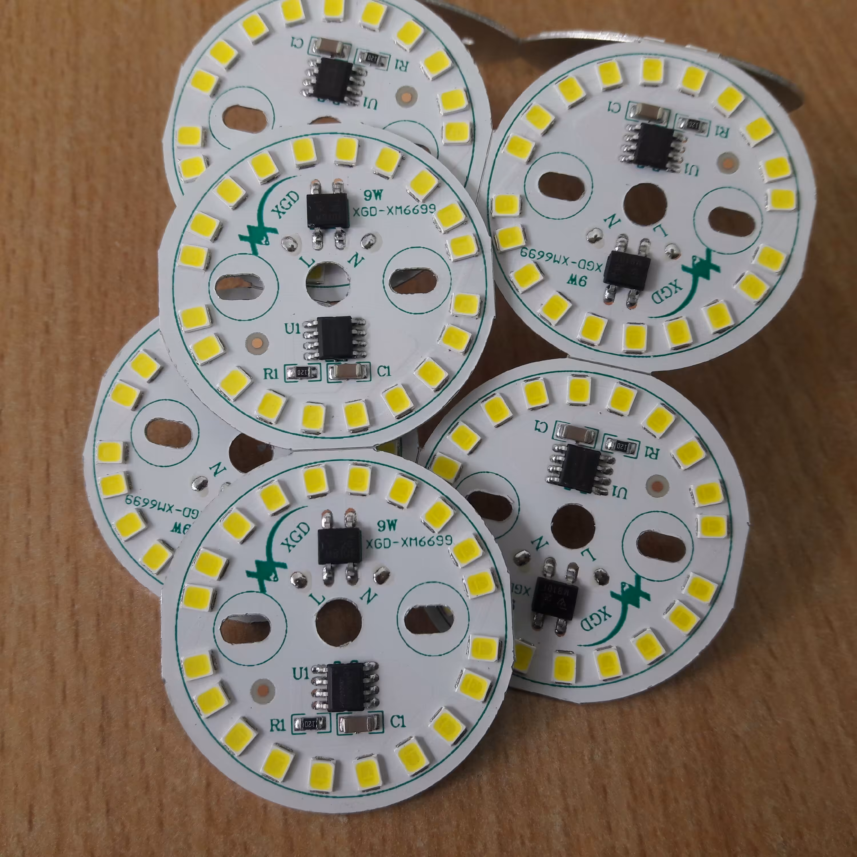 چیپ Dob 9w رنگ مهتابی 220v برق مستقیم XGD