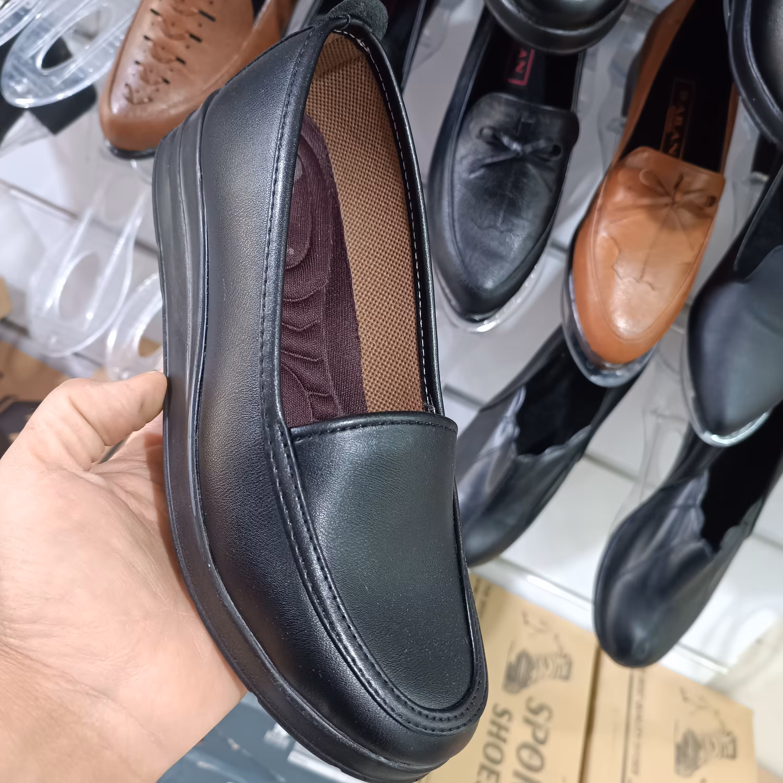 کفش طبی خارپاشنه دار