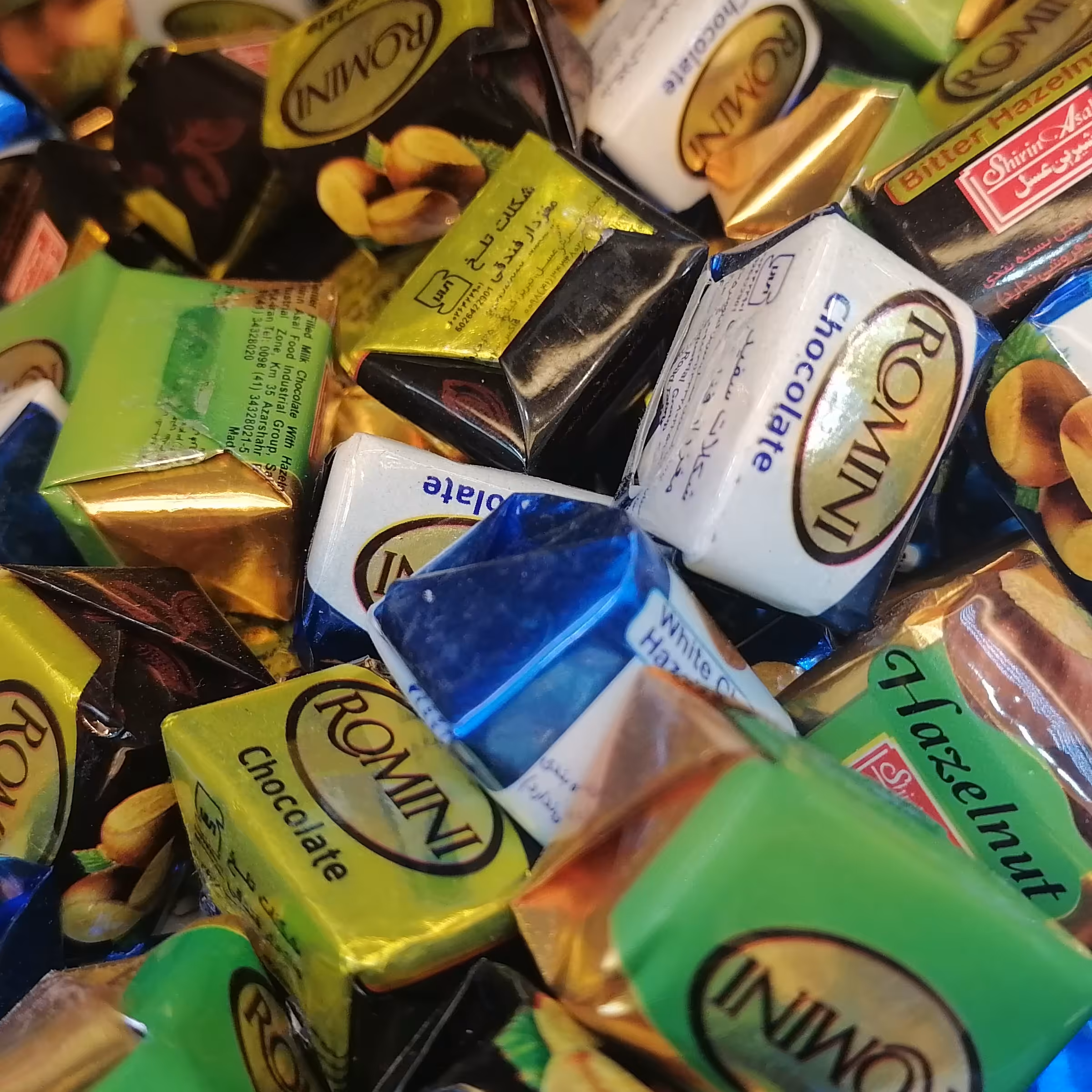 شکلات رومین ومیکس مغزفندق شیرین عسل