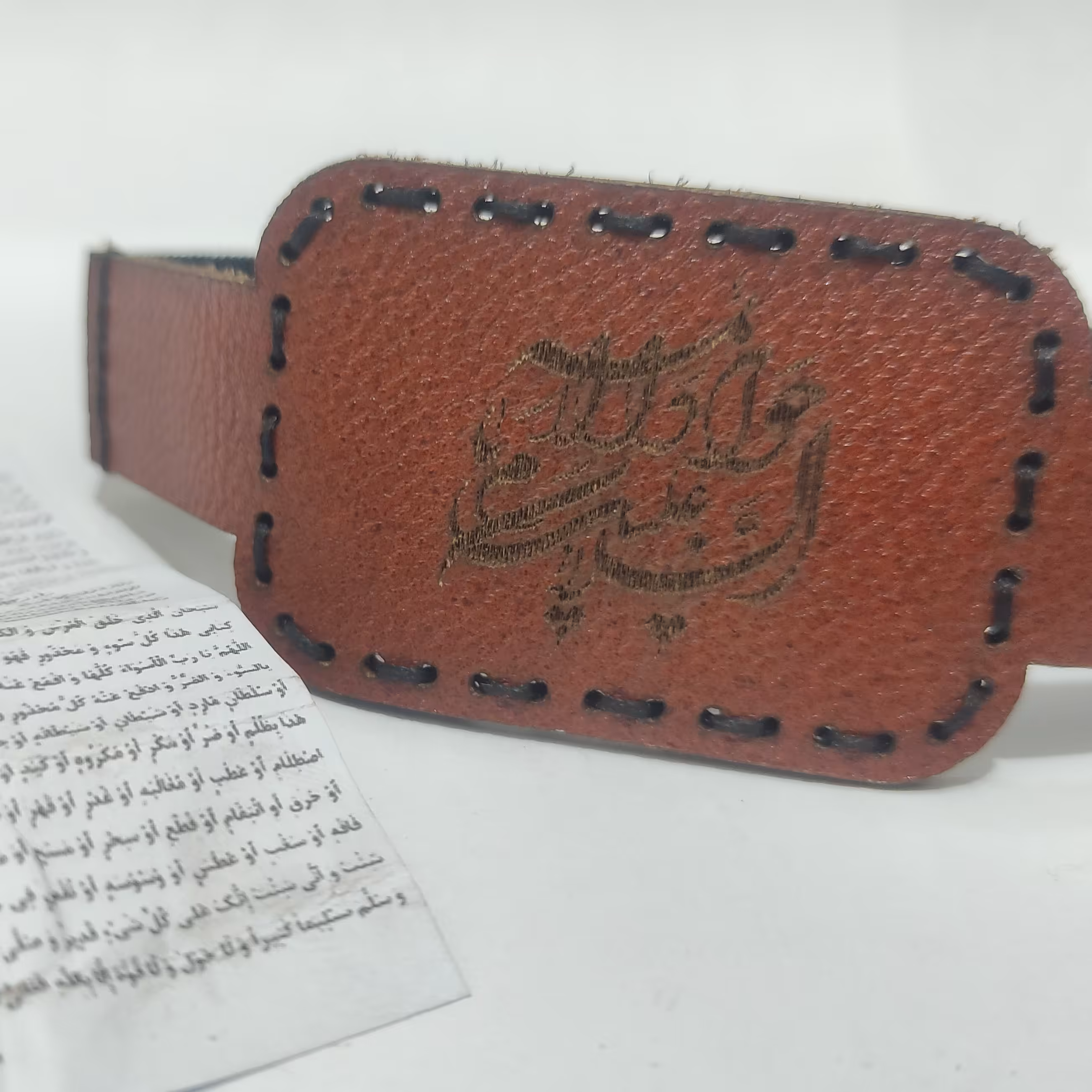 بازوبند ذکر جوادالائمه چرم طبیعی همرا با حرز کاغذی