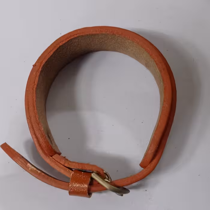 دستبند تمام چرم  مناسب برای آقایان و بانوان بسیار زیبا  