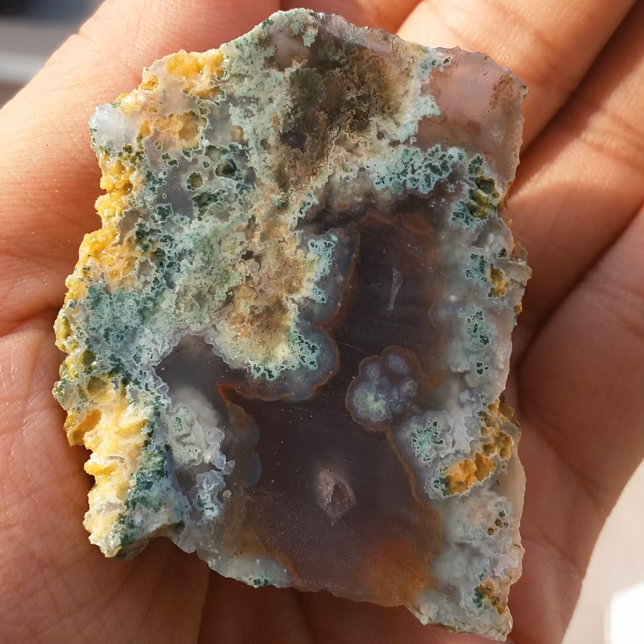 اسلایس سنگ راف عقیق شجر شکوفه 7رنگ زمینه سوسنی پر رنگ محشر 100 در 100 طبیعی شاهکار خلقت
با قابلیت ساخت چند نگین محشر
