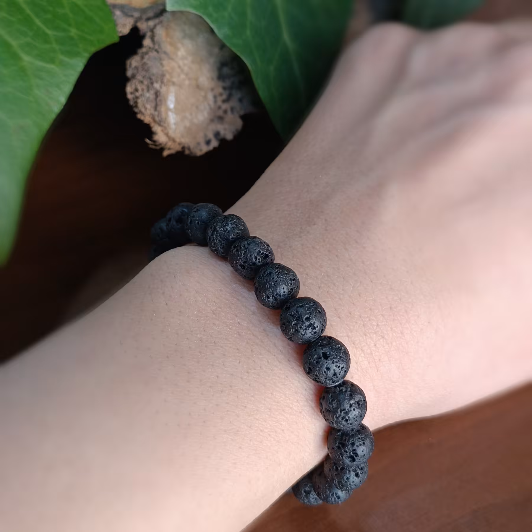 دستبند سنگ زمینی لاوا یا سنگ آتشفشانی  با کیفیت عالی و گره کشویی قابل تبدیل به بند کشی