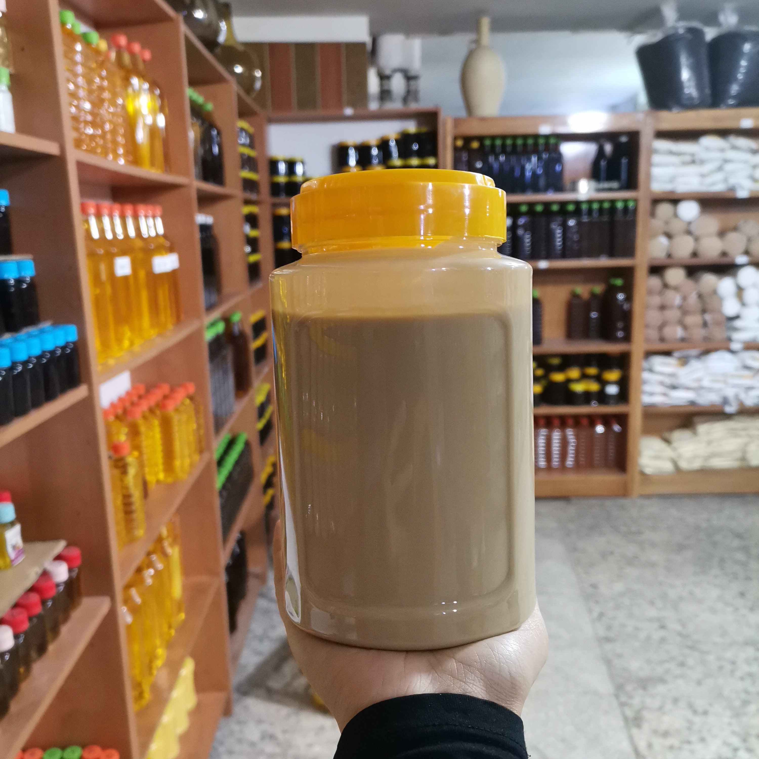 ارده    توسط دستگاه در فروشگاه تهیه میشه