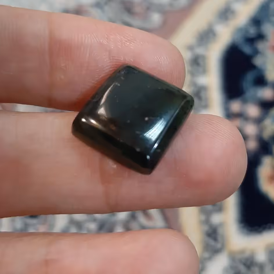 نگین انگشتر سرپانتین تراش مربع زاویه دار