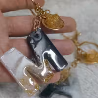 جاسوئیچی رزین حرف M