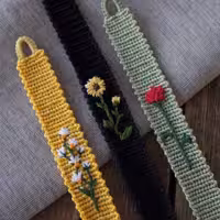دستبند بافتِ گلدوزی شده
