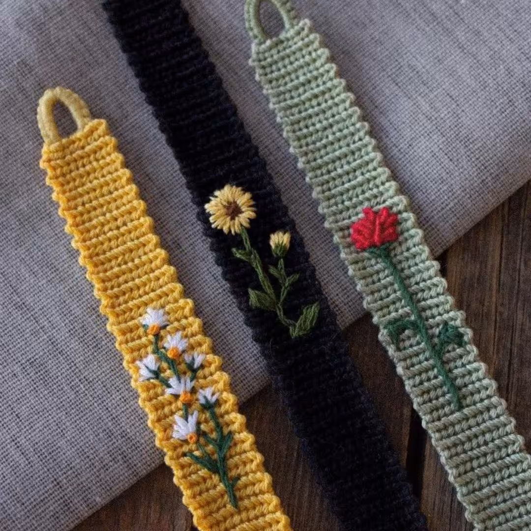 دستبند بافتِ گلدوزی شده