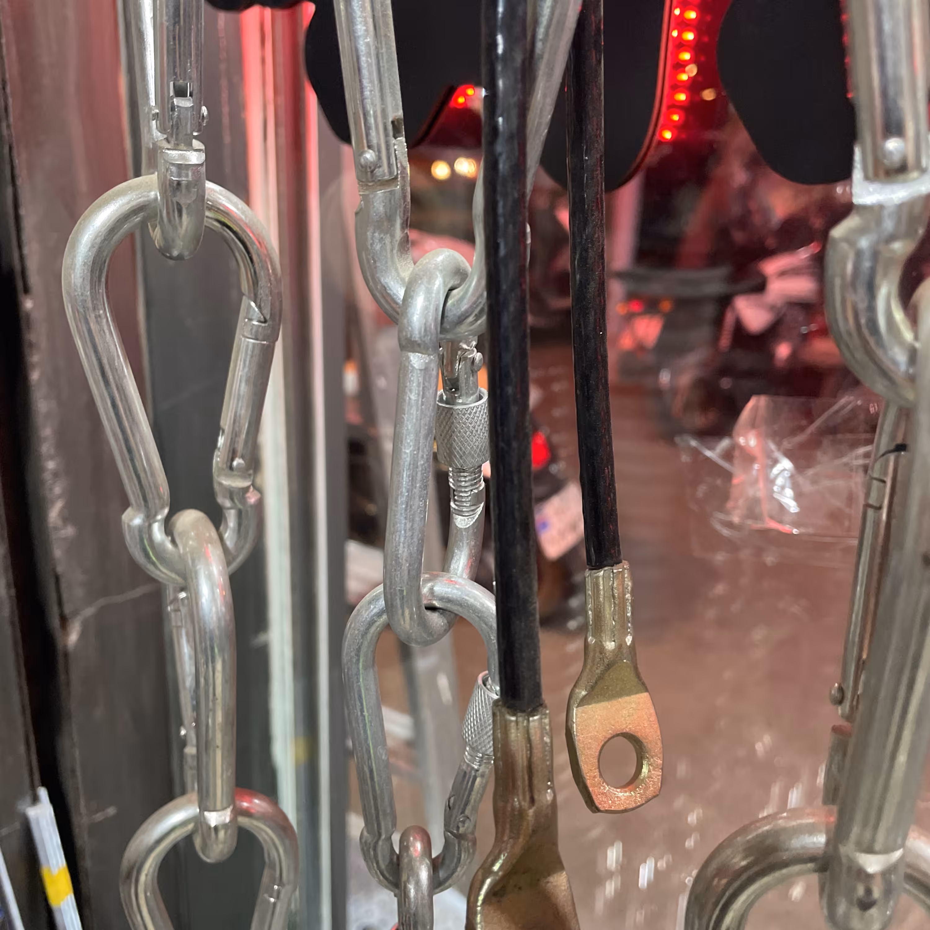 قلاب دستگاه بدنسازی