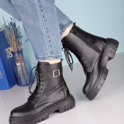 نیم بوت زنانه بغل زیپ جلو بند دار زمستانه چرم