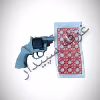 تفنگ اسباب بازی به همراه یک بسته ترقه (دنگ) برای کودکان