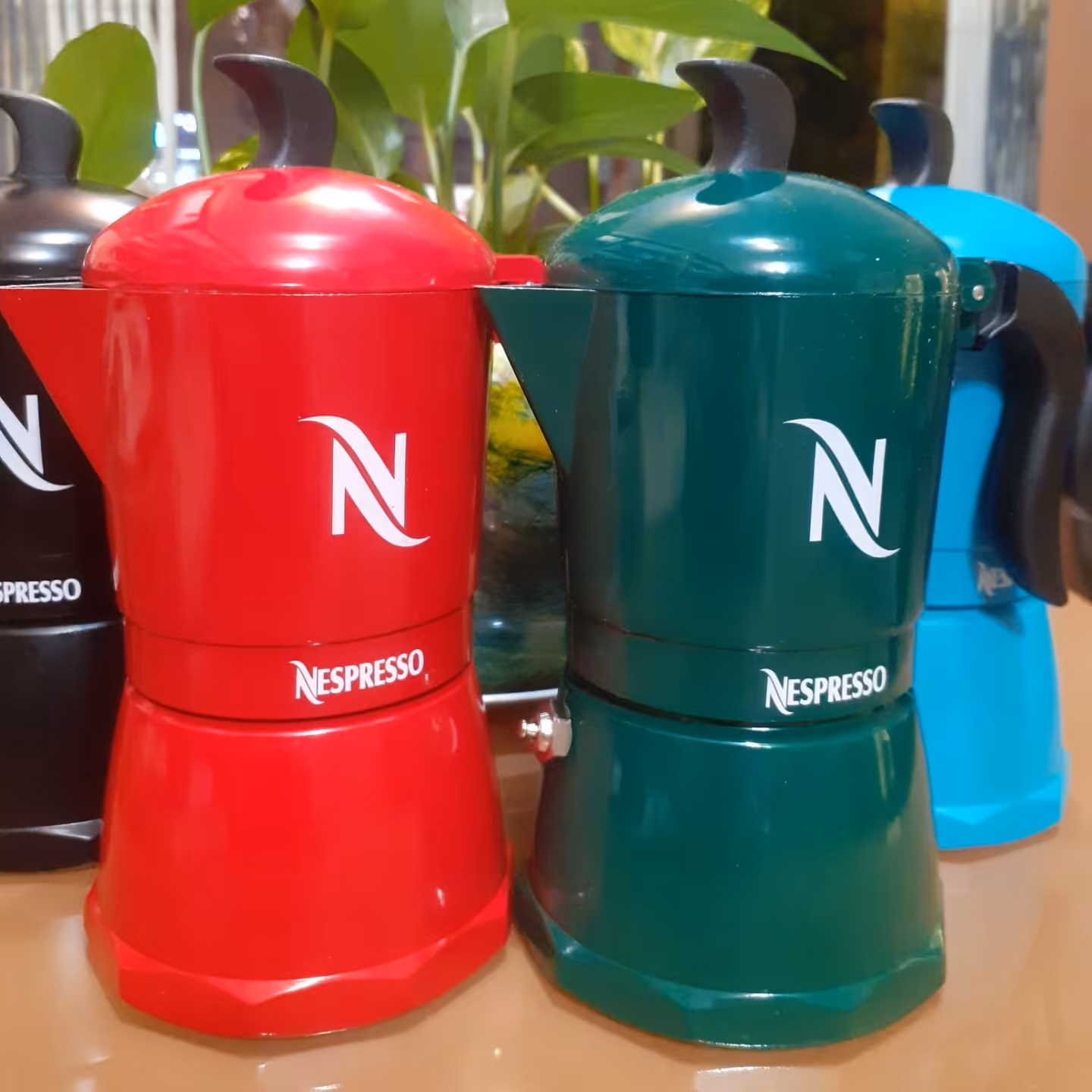 موکاپات 3 کاپ نسپرسو  درجه 1  در  رنگهای آبی قرمز  سبز