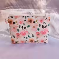 کیف آرایشی  و جا مدادی  طرح گل صورتی از جنس چرم 