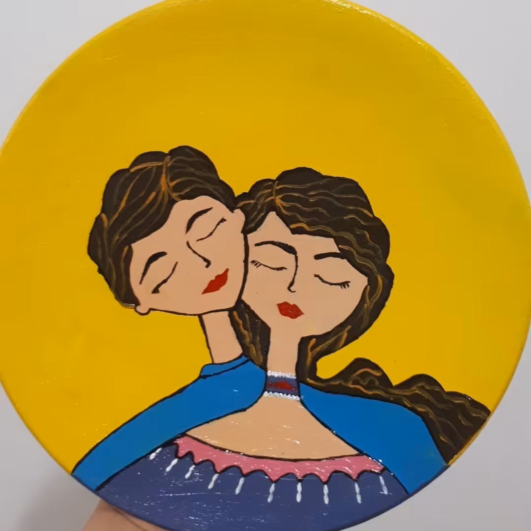 بشقاب سفالی طرحی دلبر و جذاب