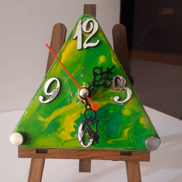 ساعت رومیزی رزینی هنری 2