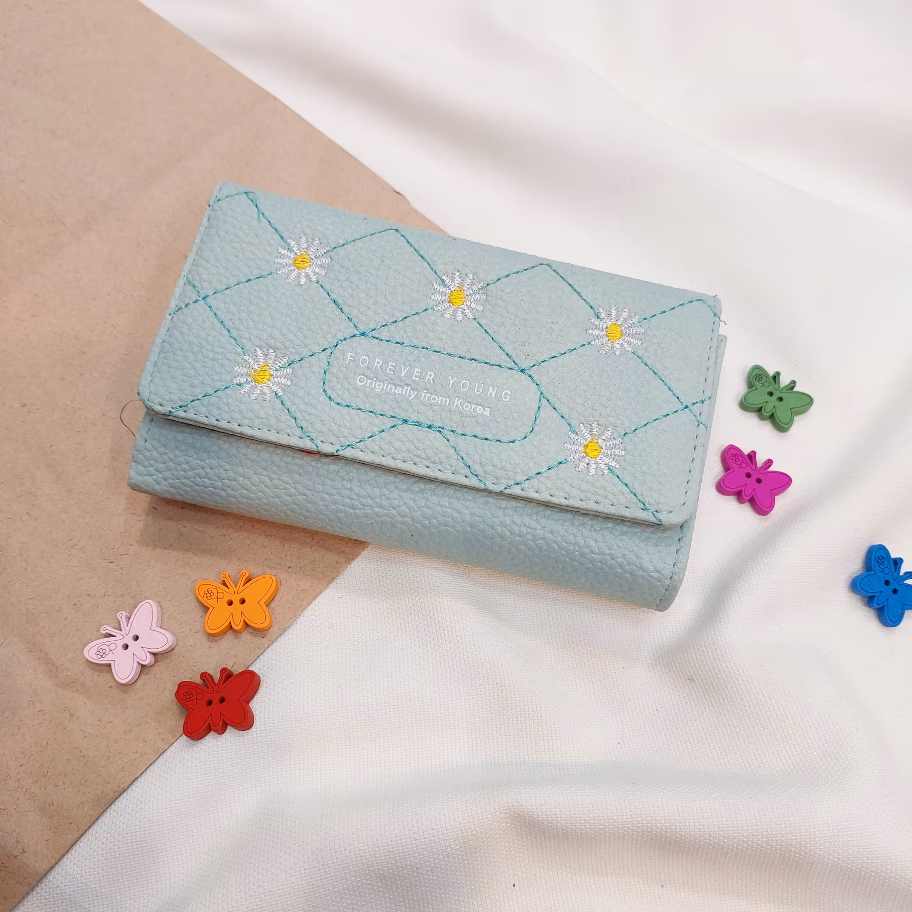 کیف پول چرم فانتزی با گلدوزی بابونه