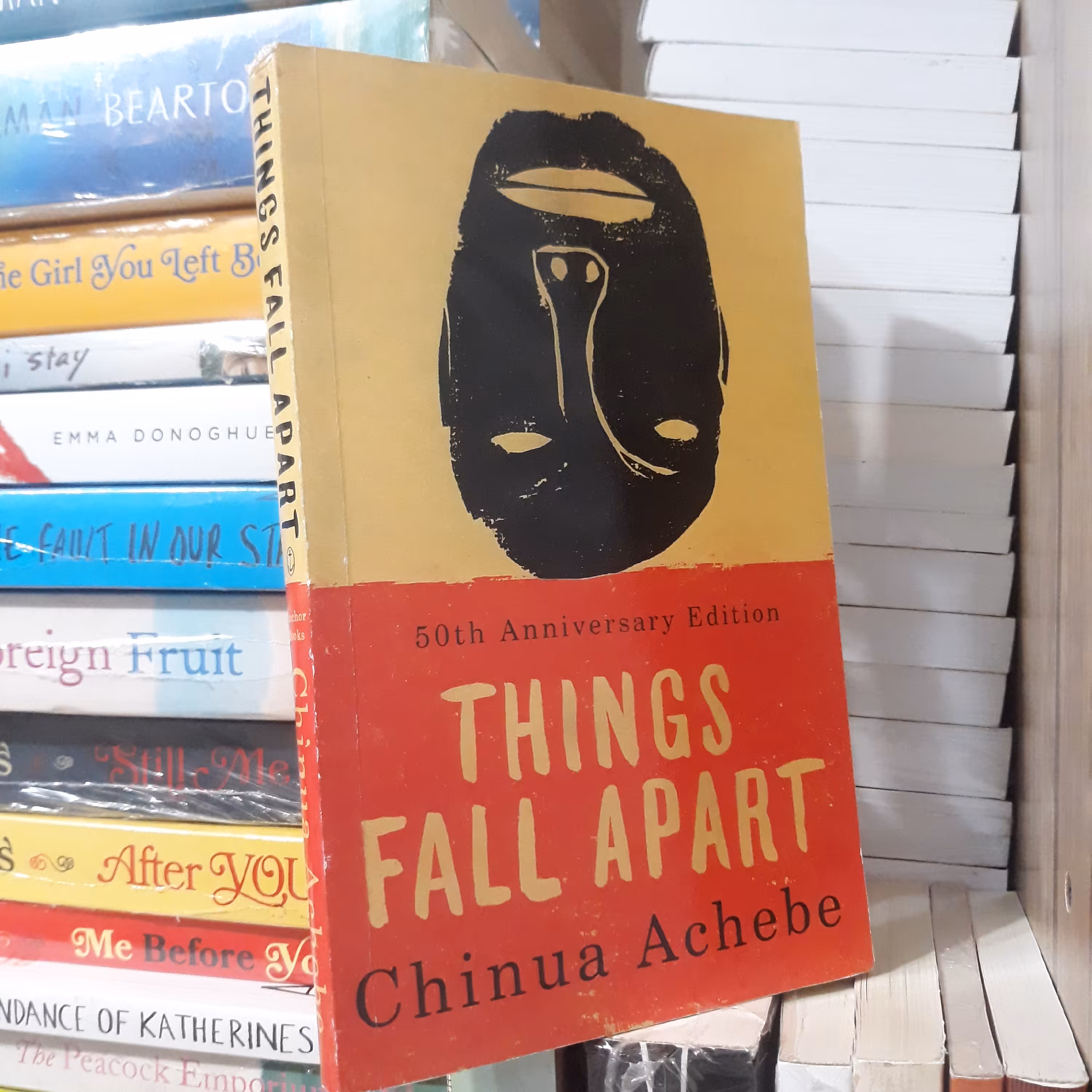 کتاب زبان اصلی Things Fall Apart (همه چیز فرو می پاشد)