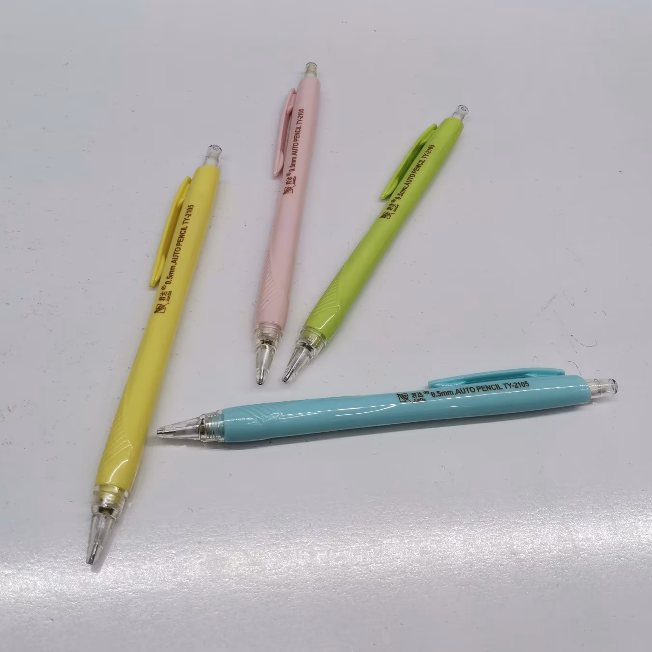 مداد اتود  طرح پاستلی 0.5 در رنگ های جذاب و متنوع