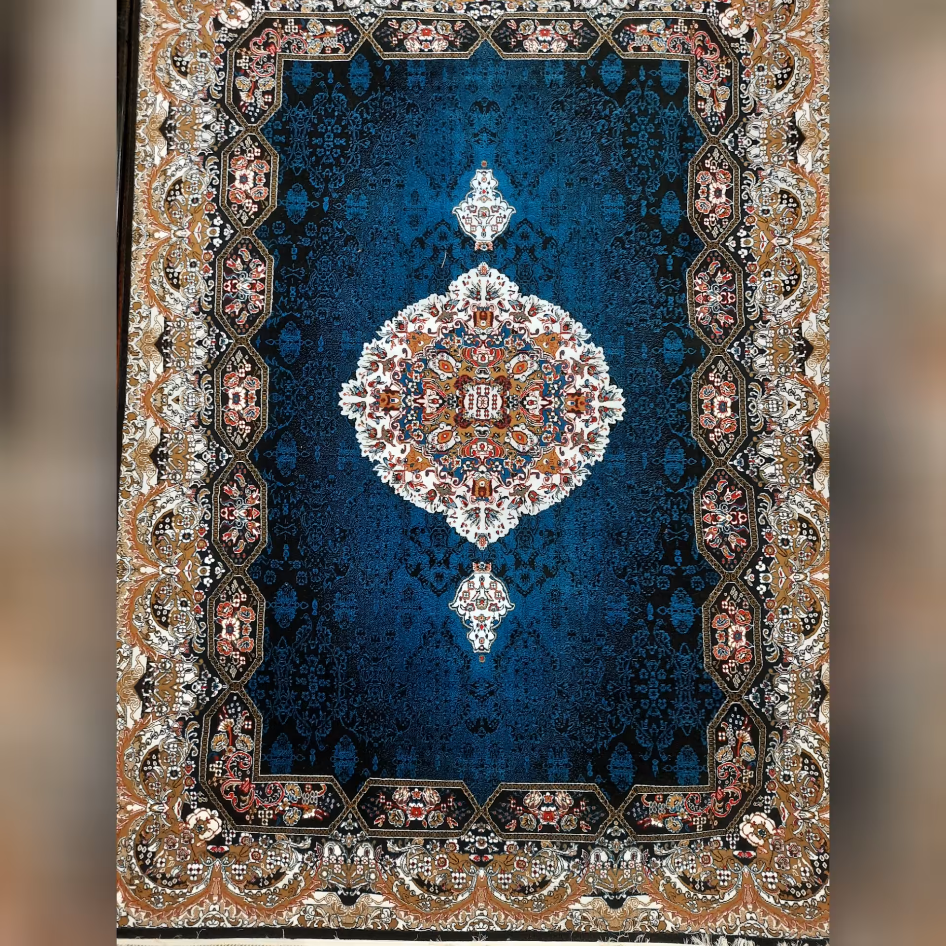 فرش هالیدی 12متری 500شانه 7رنگ نخ بی سی اف رنگ ثابت کیفیت عالی