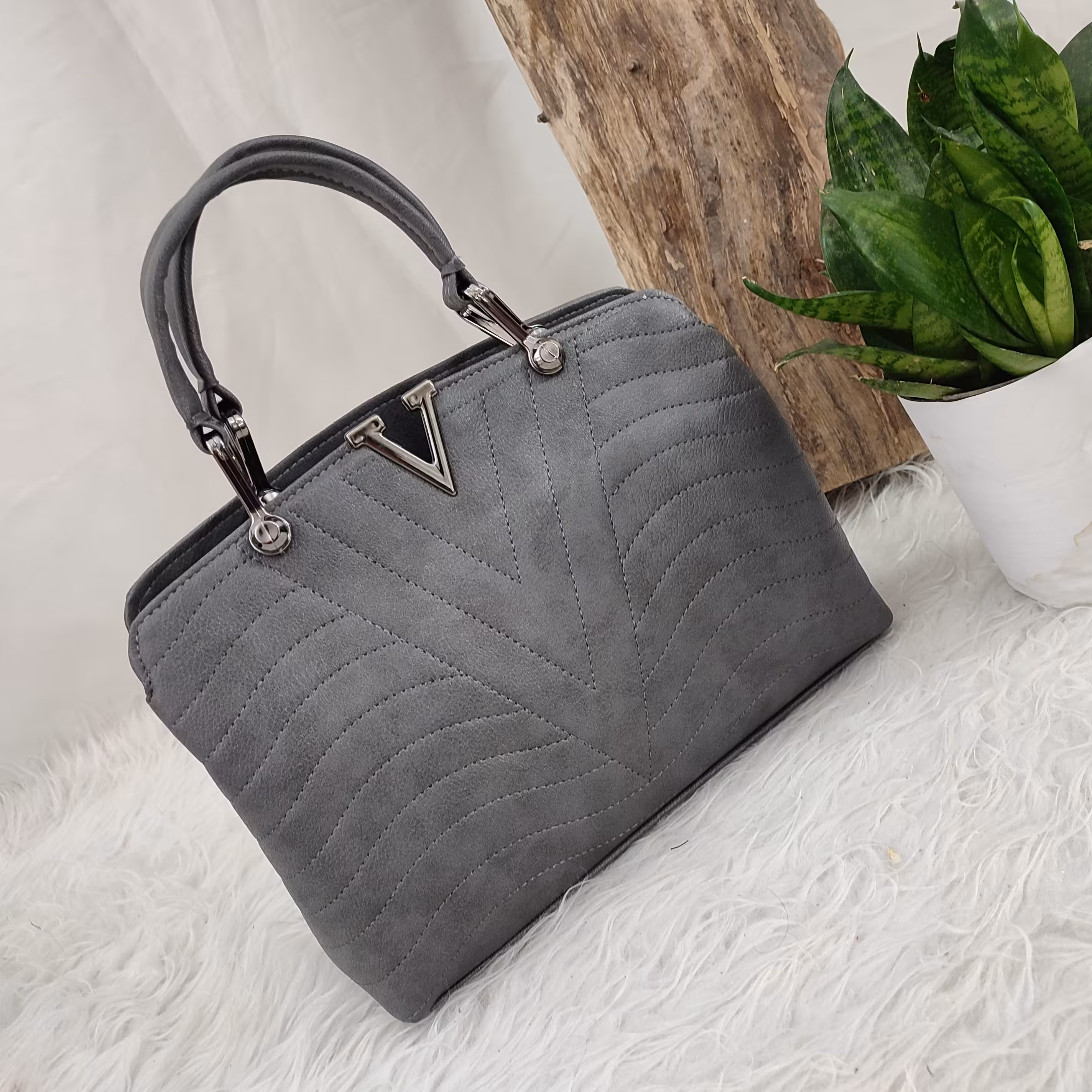 کیف مجلسی زنانه کیف زنانه مجلسی کیف چرم زنانه کیف ال وی زنانه کیف جادار زنانه کیف بزرگ مجلسی کیف طوسی کیف شیک کیف جدید