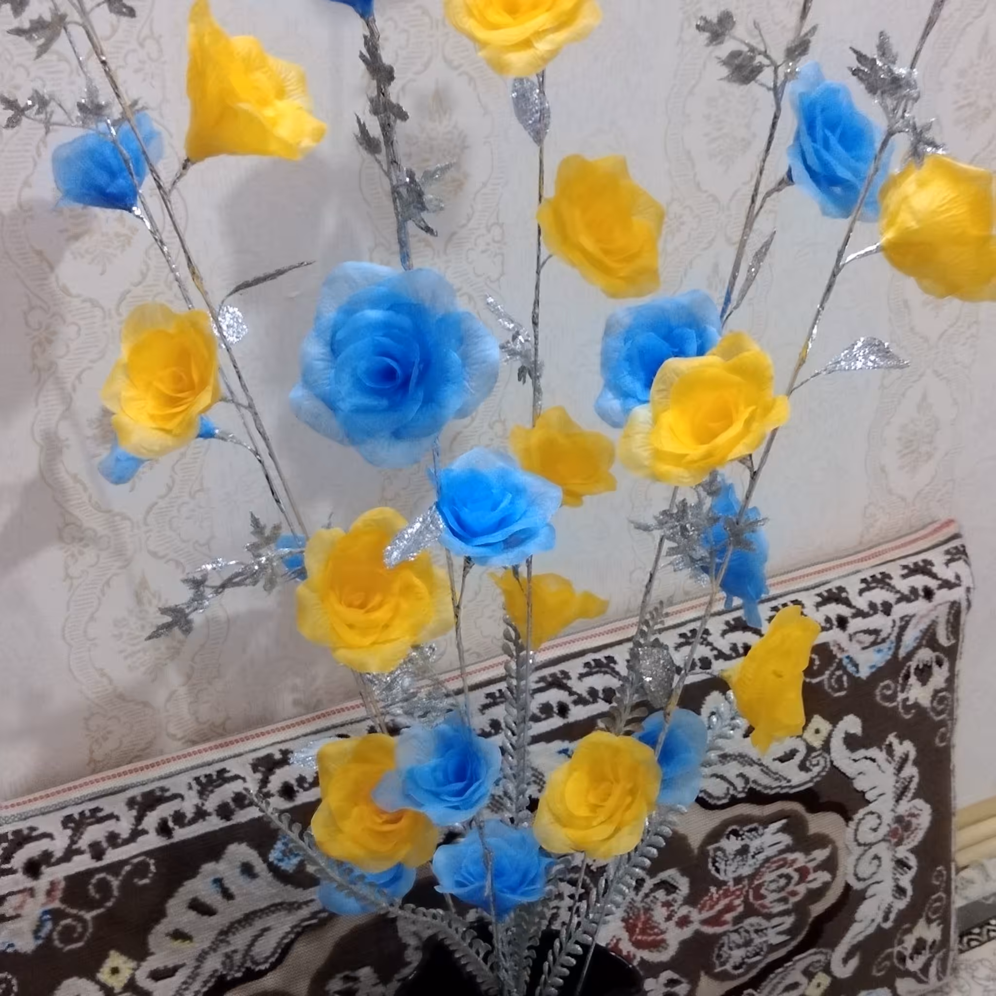 گل رز لمسی برای برای پذیرایی واتاق وجاهای مختلف کوچک وبزرگ دانه ای وشاخه 