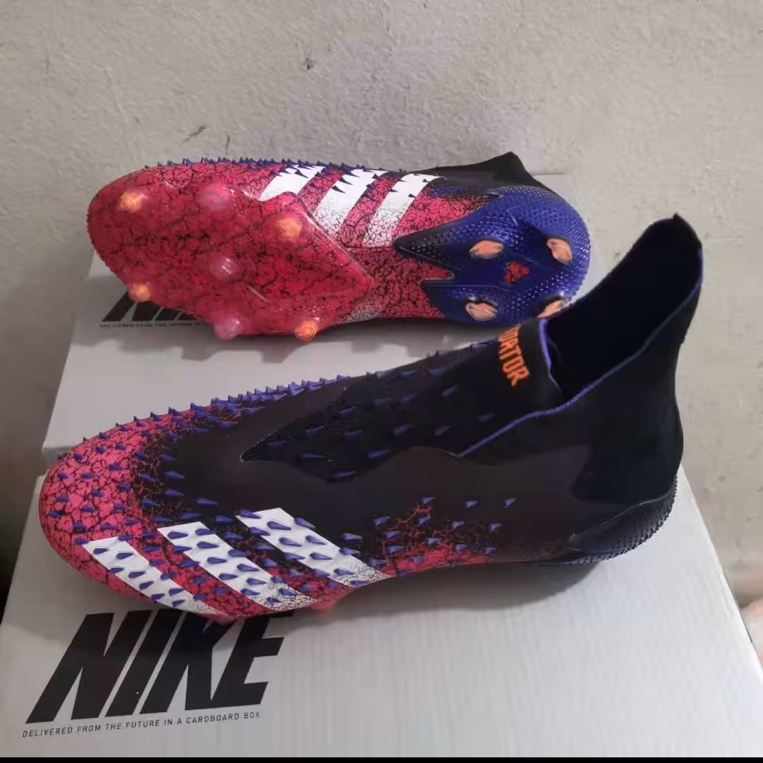 کفش فوتبال آدیداس مدل پریداتور بدون بند