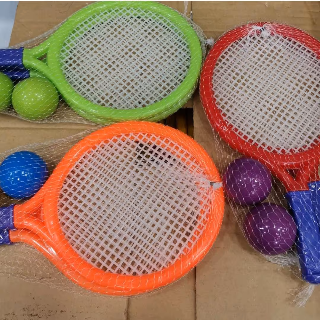 دو دسته راکت به همراه دو عدد توپ