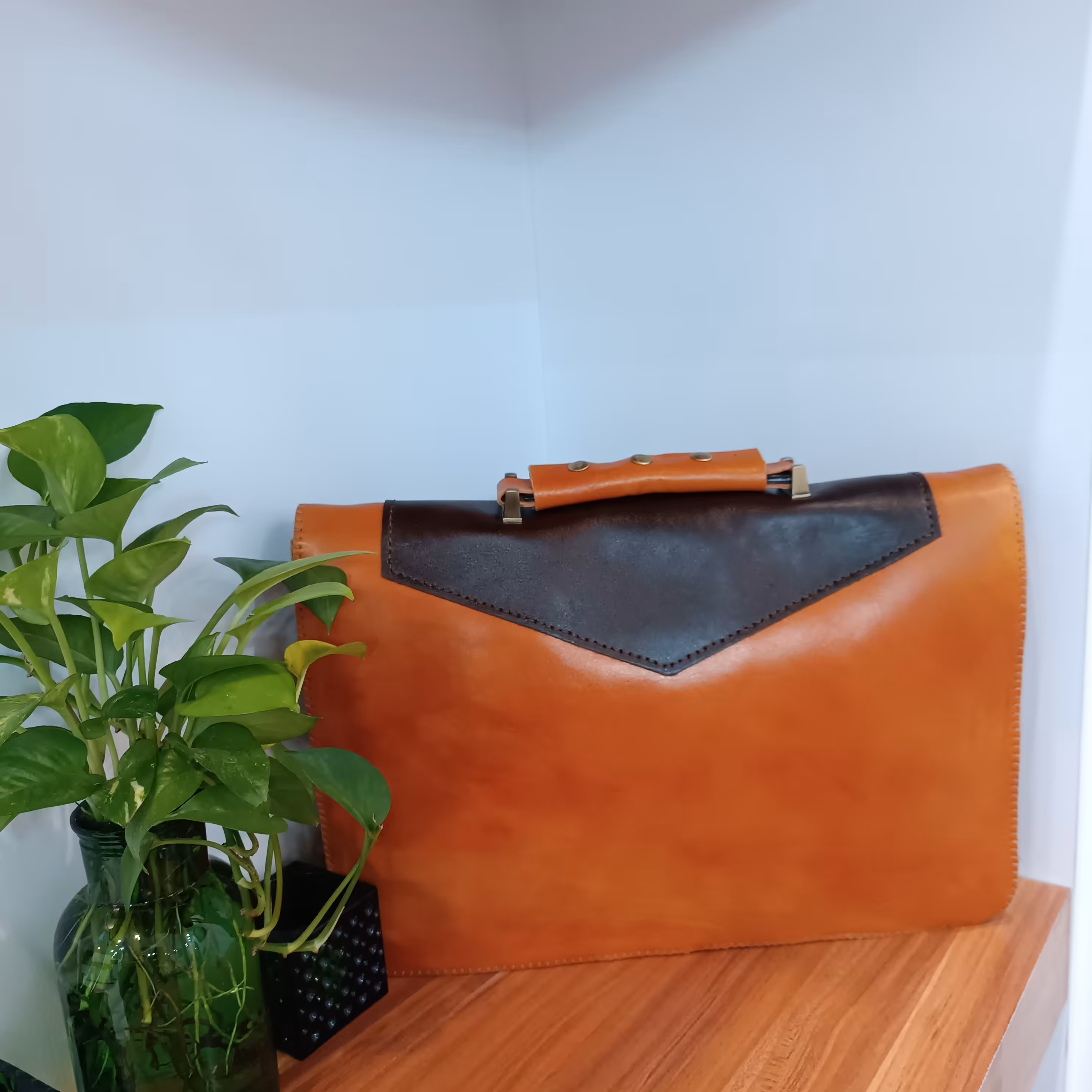 کیف لب تاپ چرم طبیعی دستدوز فوق العاده سبک