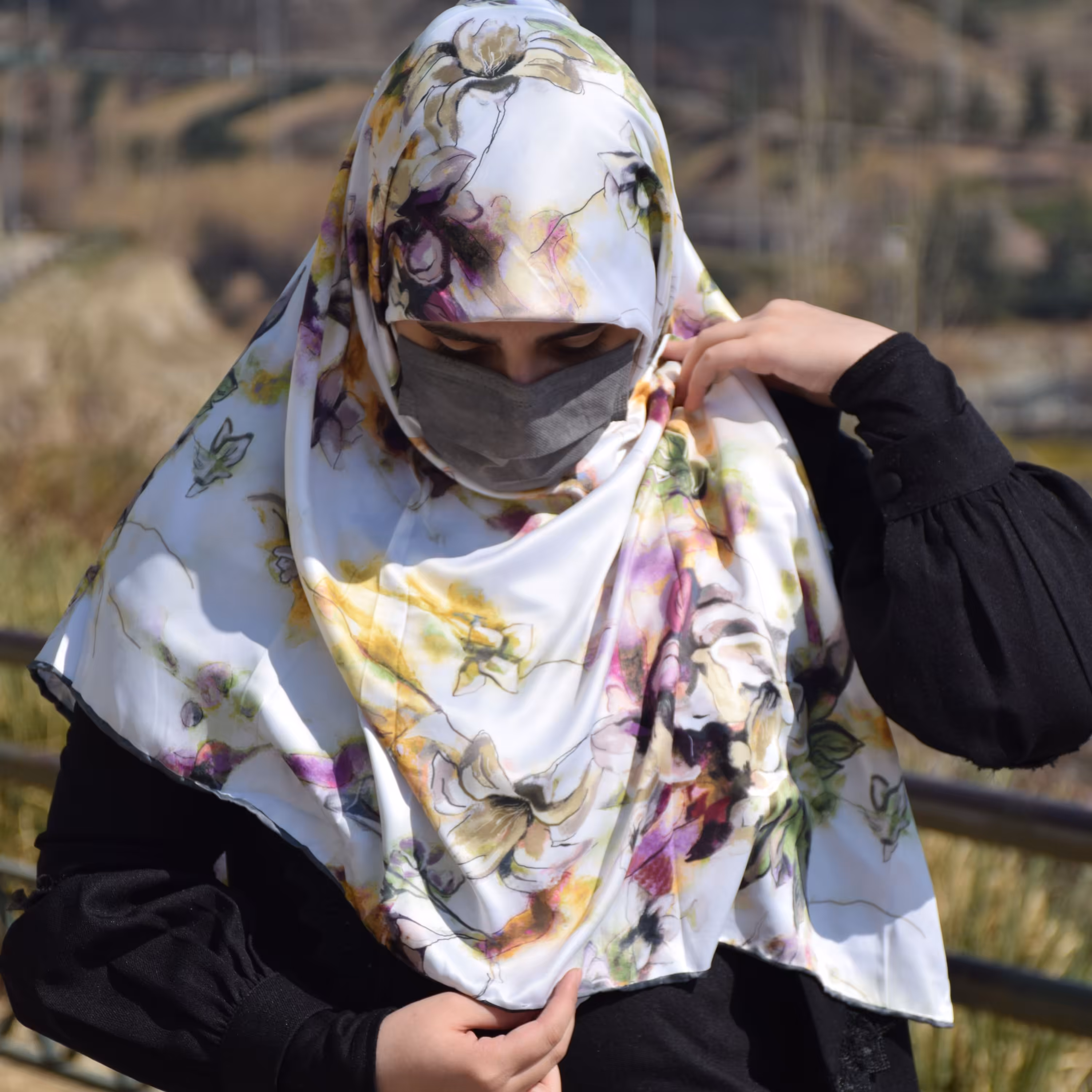 روسری ساتن ابریشم دور دست دوز قواره 120 در 4 رنگبندی A16