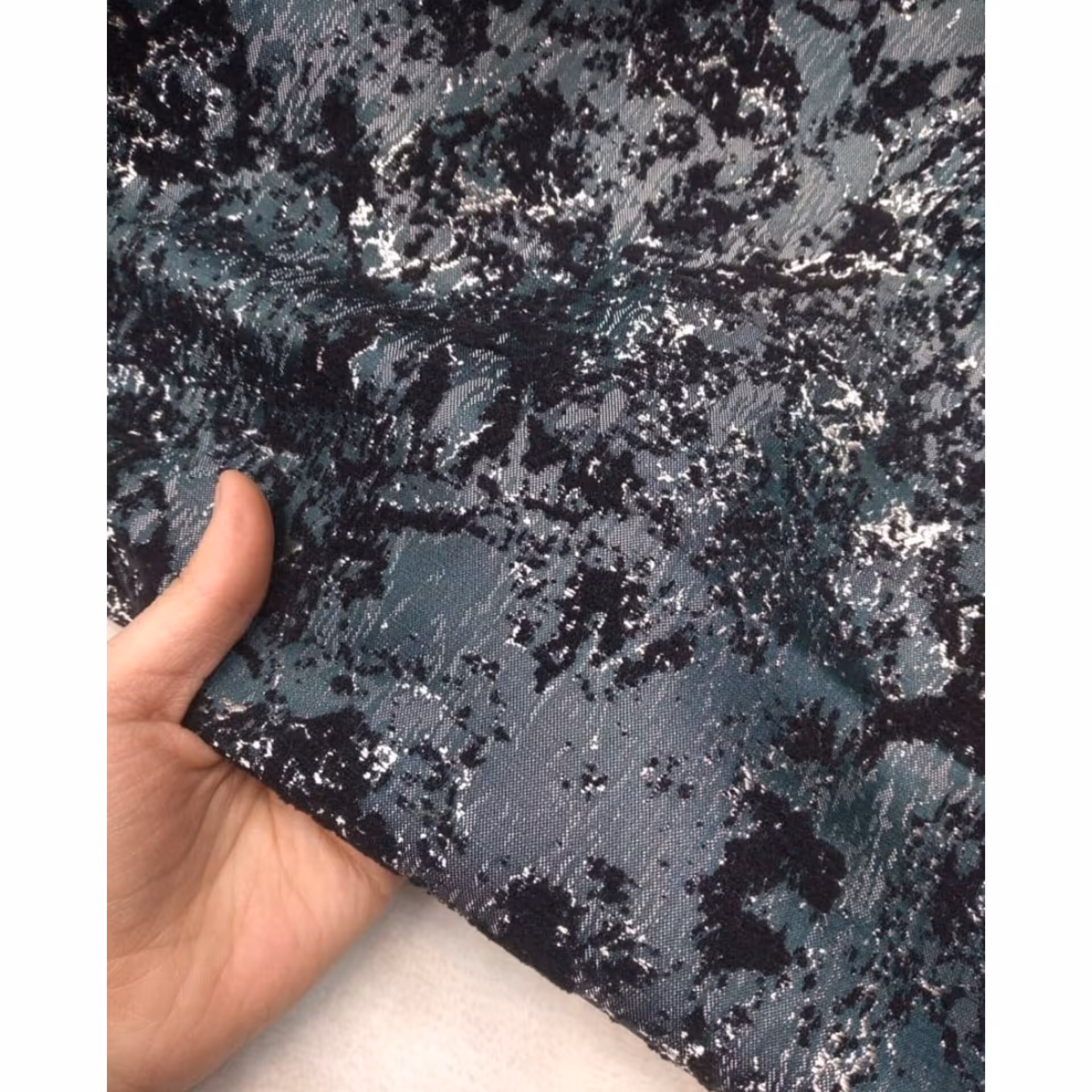 پارچه مخمل شانل رو مبلی رنگی 